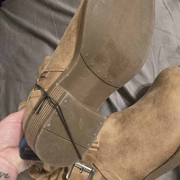 New - Never Worn Size 10 Torrid  Slouchy Tan Ankle Boots - Picture 5 of 8
